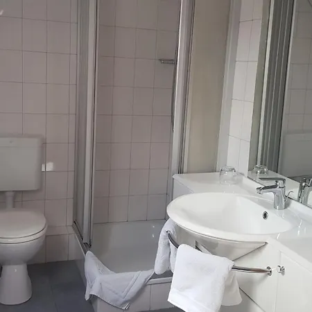 Bastan - Haus Katharina 홈스테이 엠덴